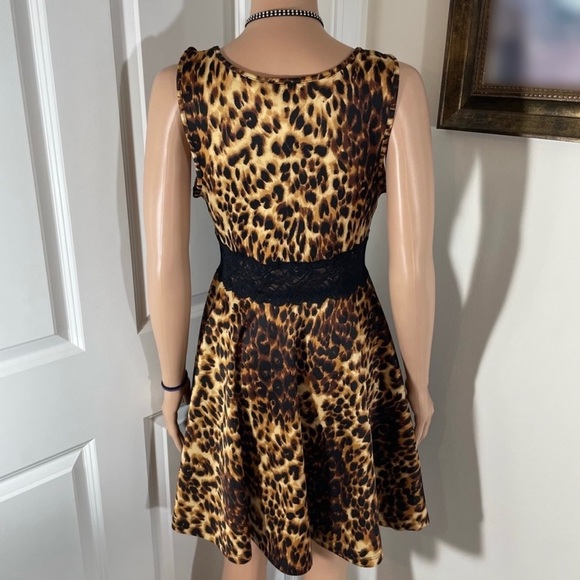 Beautiful Cheetah Print Sleeveless Dress With Black Lace - Size: L - Picture 3 of 6